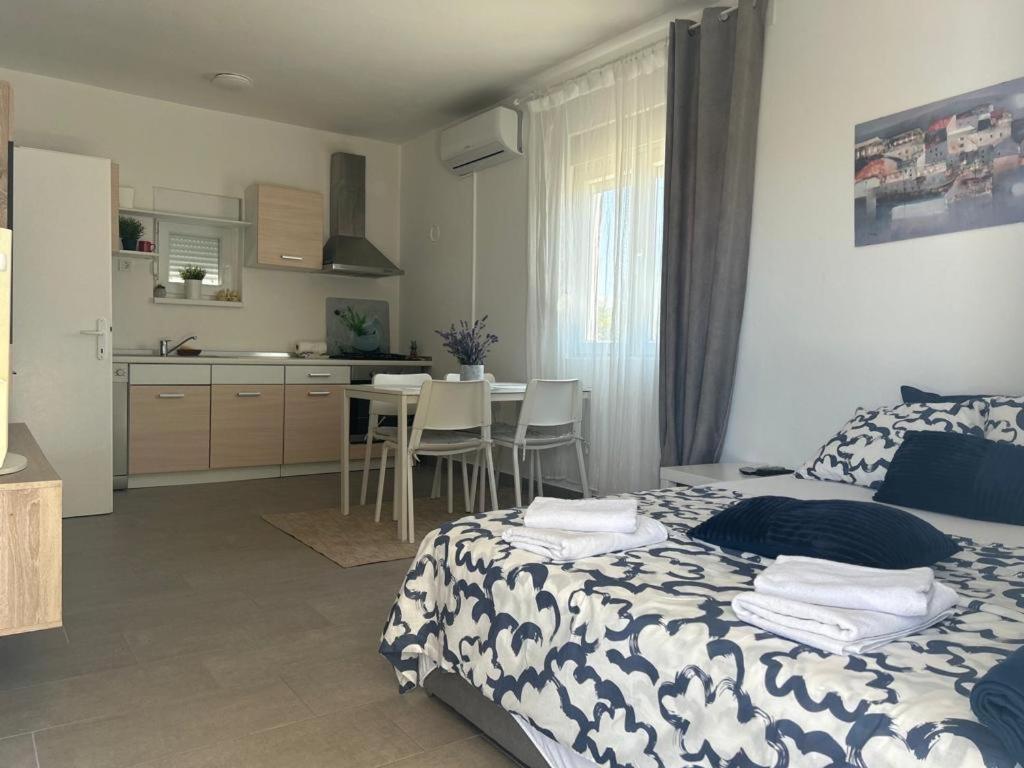Apartmani Fulir Vrsi Exterior photo