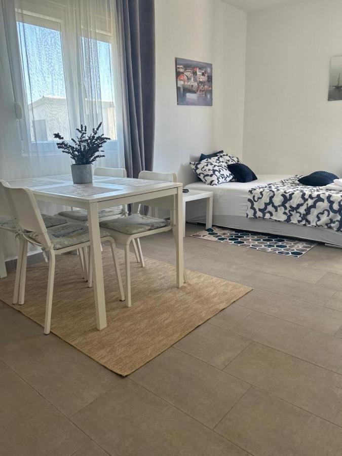 Apartmani Fulir Vrsi Exterior photo