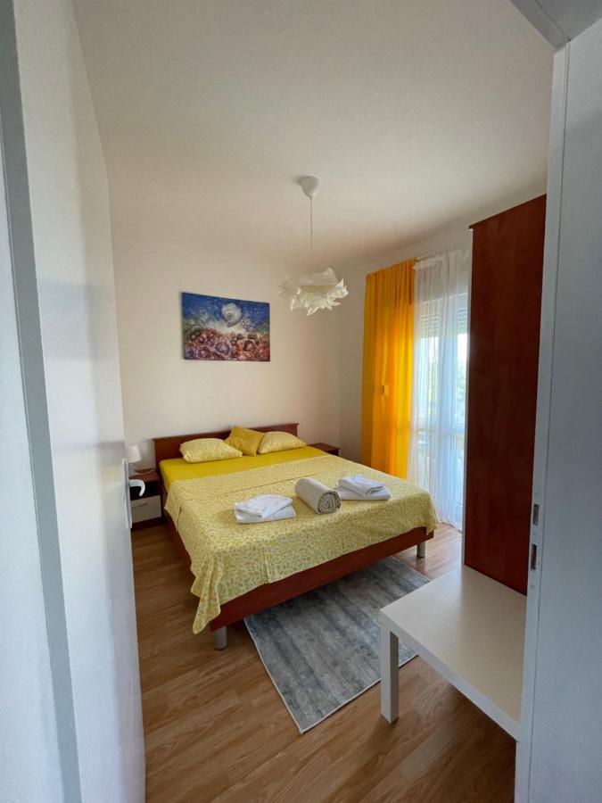 Apartmani Fulir Vrsi Exterior photo