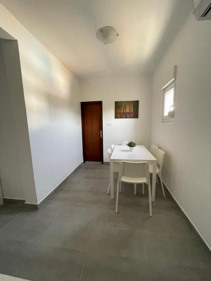 Apartmani Fulir Vrsi Exterior photo